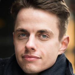 Jon Arne Arnseth 飾演 Torfinn