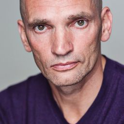 Patrick O'Kane 飾演 Dwayne Hopper