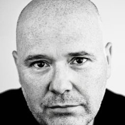 Nick Holder 飾演 Ray Carlton