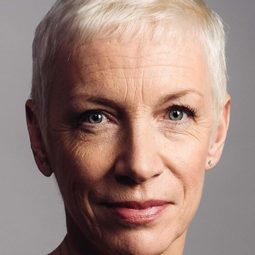 Annie Lennox 飾演 Self