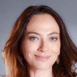 Patricia Rivadeneira 飾演 Berta - Judge's Secretary