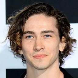 狄倫·阿諾德 - 月光光殺清光演員 飾演Cameron Elam