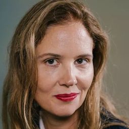 積絲汀蒂耶 - 墜惡真相導演