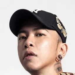 周文傑 - 器子演員 飾演Xiu (an auto mechanic)