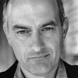 Louis Hilyer 飾演 Zborowski