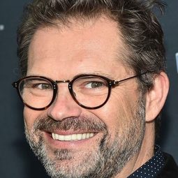 Dana Gould 飾演 Self
