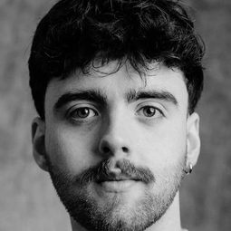 Ian O'Reilly 飾演 Pj