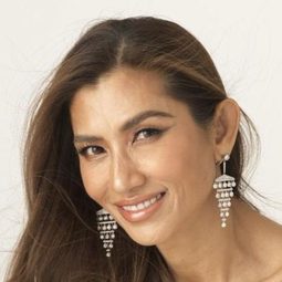 Alisa Intusmith - 死後人人愛演員 飾演Jit