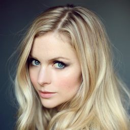 Miranda Hennessy - 雷克雅未克鯨魚大屠殺演員 飾演Marie-Anne