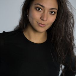 Giselle Bonilla 飾演 Cass