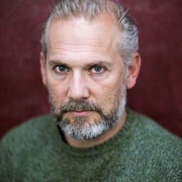 David Clavel 飾演 Michel