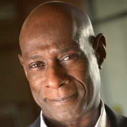 Bobby Stewart 飾演 Lenard Max