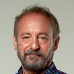 埃格·艾丹 - 做自己萬歲演員 飾演Aytaç Kültür