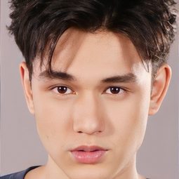 Tate Henry Myron 飾演 Max