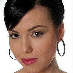 Rüya Önal 飾演 Gamze