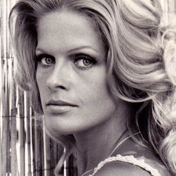 Karin Schubert 飾演 Zaire Harris