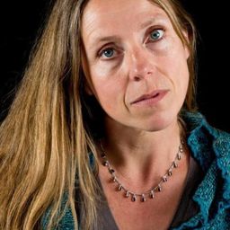 Céline Poli 飾演 L'infirmière