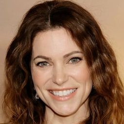 Courtney Henggeler - FWB 好友萬萬睡演員 飾演Flight Attendant