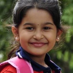 Yuvina Parthavi - Madha Gaja Raja演員 飾演Oviya, Kalyanasundaram's daughter