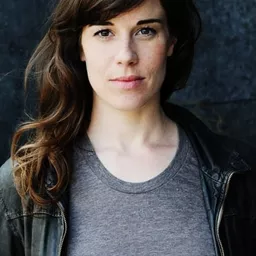 安妮·薛佛 飾演 Clara