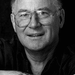 Willem Möller 飾演 Self