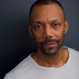 T. Oliver Reid 飾演 Self