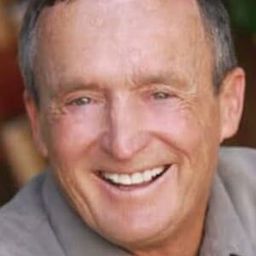 Mike McCann 飾演 Cody Docheff