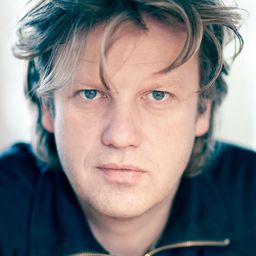 Peter Paul Muller 飾演 Martin Morero