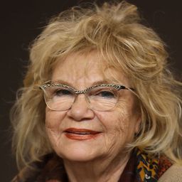 內芙拉·瑟瑞茲莉 飾演 Peyker - Efsun Anneanne