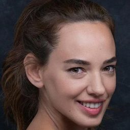 Seda Bakan - 樂透度假瘋演員 飾演Demet