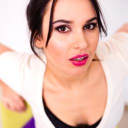 Ileana D'Ambra 飾演 Maisa