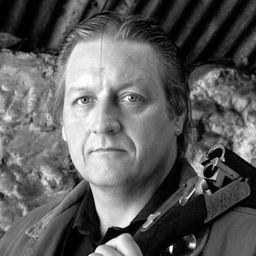 B.J. Hogg 飾演 Royal Advisor