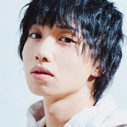 植田 圭輔 飾演 Yuya