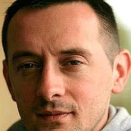 Tristan Segal 飾演 Pool Boy