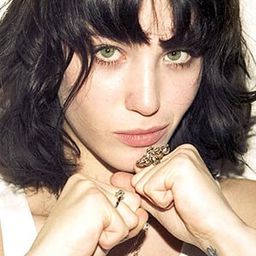 Veroushka Knoge 飾演 Vera