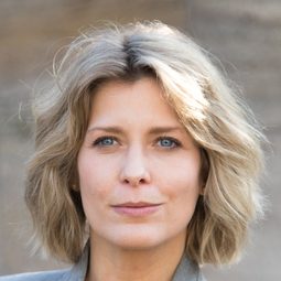 Valerie Niehaus - Tierisch verliebt演員 飾演Katherina Mohr