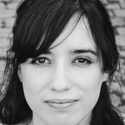 卡拉·金佐 飾演 Laura