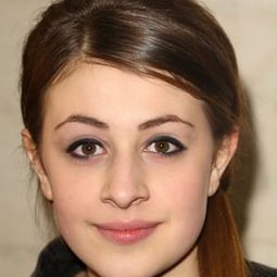 潔吉雅·格魯姆 飾演 Georgia Nicolson