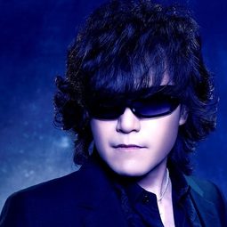 Toshimitsu Deyama 飾演 