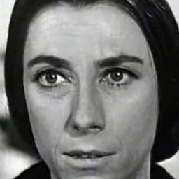 Martine Ferrière 飾演 Landlady