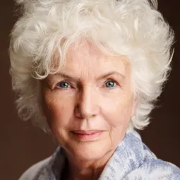 菲奧娜拉·弗拉納根 飾演 Mrs. Dilber (voice)