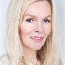 Elma Lísa Gunnarsdóttir 飾演 Lilja