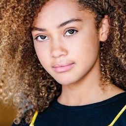 Kamaia Fairburn 飾演 Mia