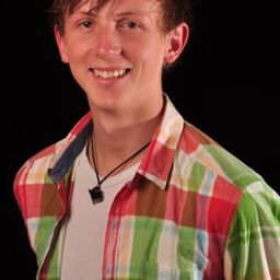 Kristoffer Hjulstad 飾演 Pøbel