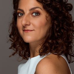 Myrian Marine 飾演 María José