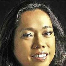 Raymond Lee - 夜幕下我想散步演員 飾演Bar Mother