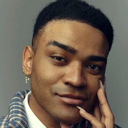 歐文提艾利 - 莎賓娜卡本特：無厘頭聖誕演員 飾演Self