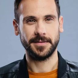 烏米特·厄丁 飾演 