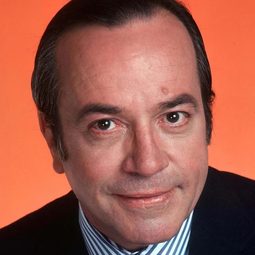 David Doyle 飾演 John Bosley