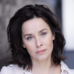 Katharina Müller-Elmau - Heart Over Head演員 飾演Ute Gebhard